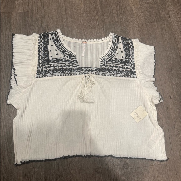 NWT FREE PEOPLE Sarafina Embroidered Ivory Black Combo Crop Top Ruffle Sz L - Picture 3 of 5